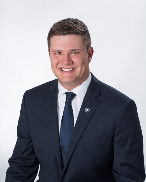 Hunter Whitaker Joins Springs Valley Bank & Trust as Finance Intern